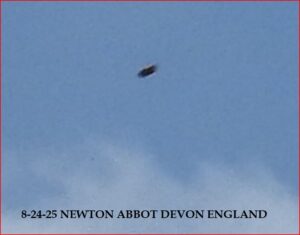 UAP PHOTOGRAPHED OVER NEWTON ABBOT DEVON ENGLAND