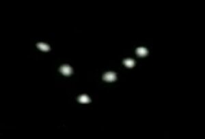 V-SHAPED ALIEN CRAFT PHOTOGRAPHED OVER OAKDALE NEW YORK