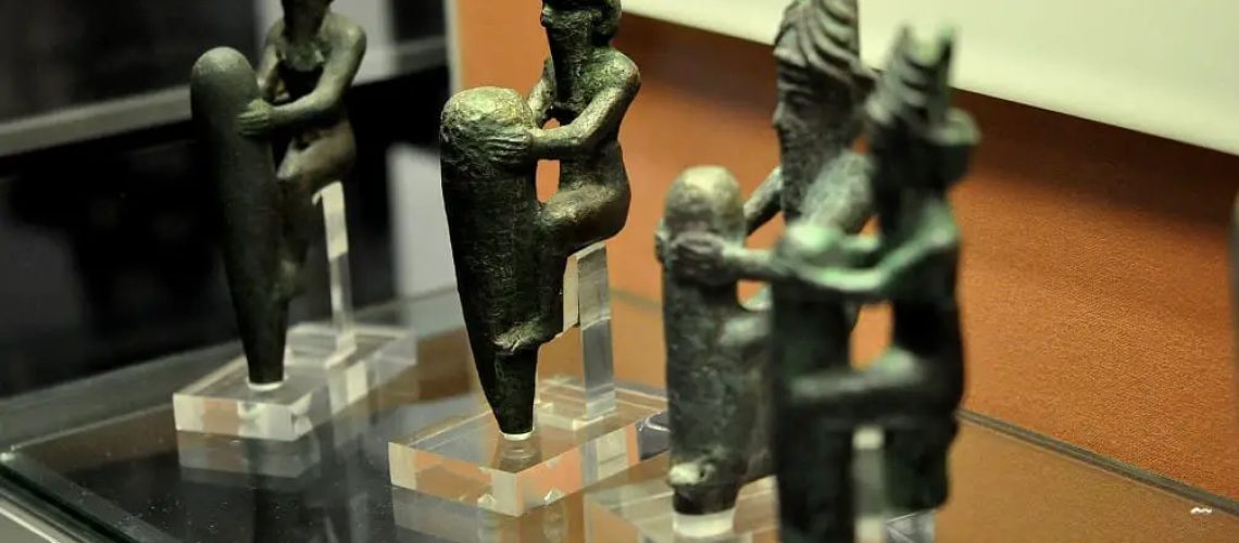 1920px-Four_statuettes_of_Mesopotamian_gods-1.jpg 1920px-Four_statuettes_of_Mesopotamian_gods-1.jpg