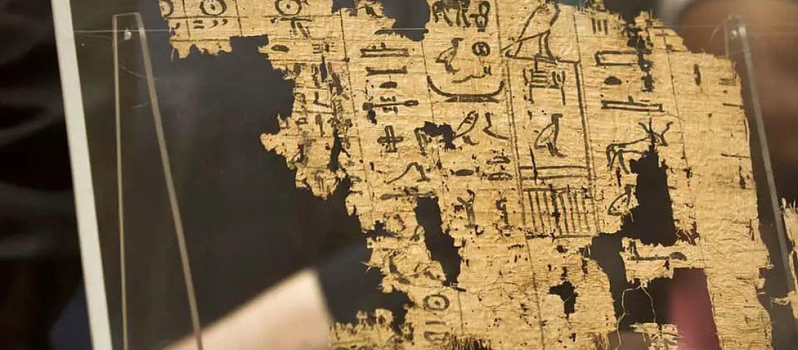 2gy1fdUvYgb34562180e32f34b4b-3692283-A_visitor_looks_at_one_of_the_oldest_papyri_in_the_history_of_E.jpeg