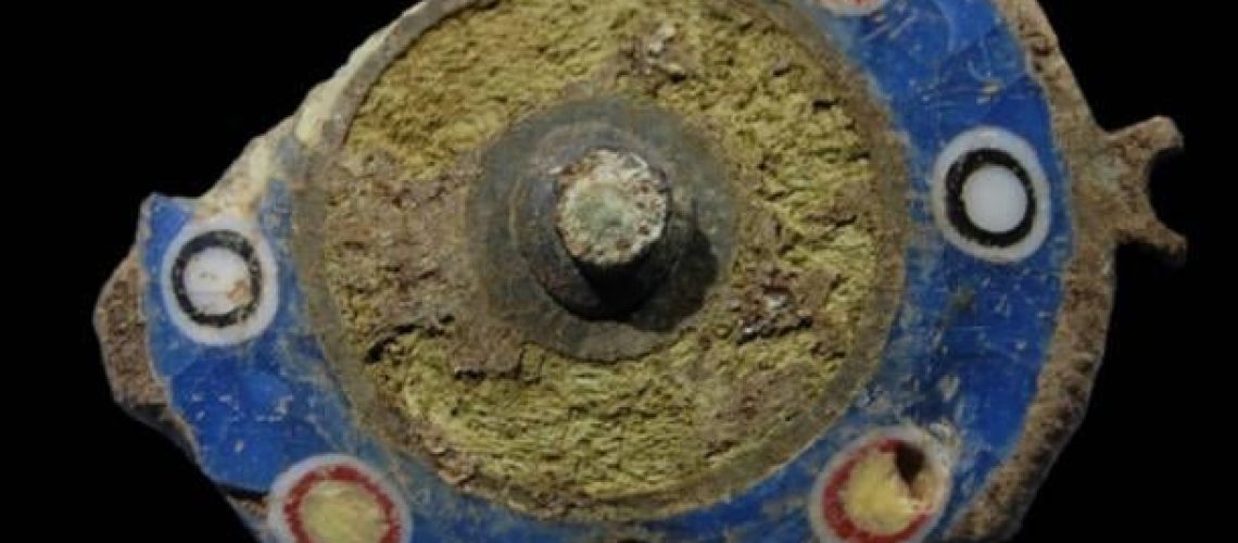 Brooch.jpg