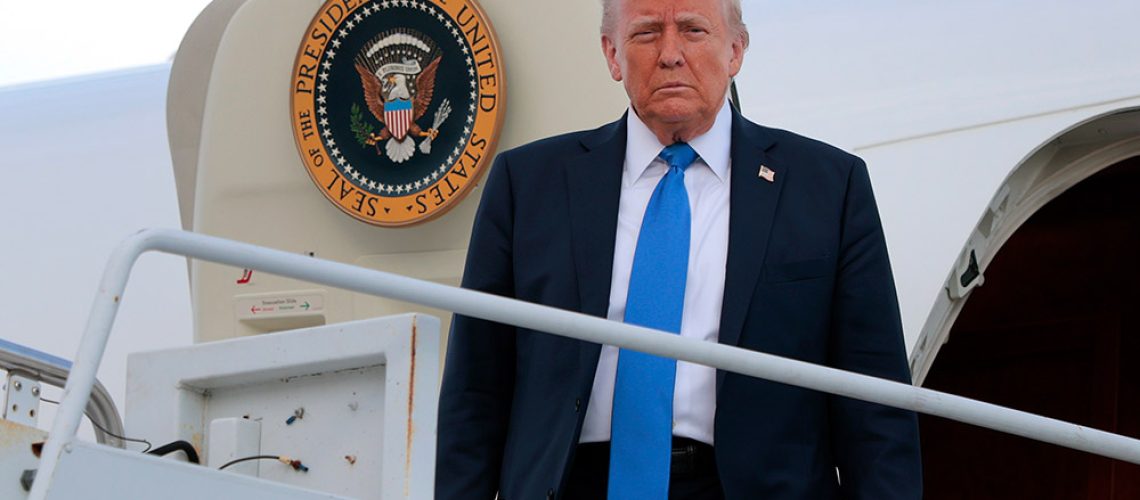 Donald-Trump-Air-Force-One.jpg