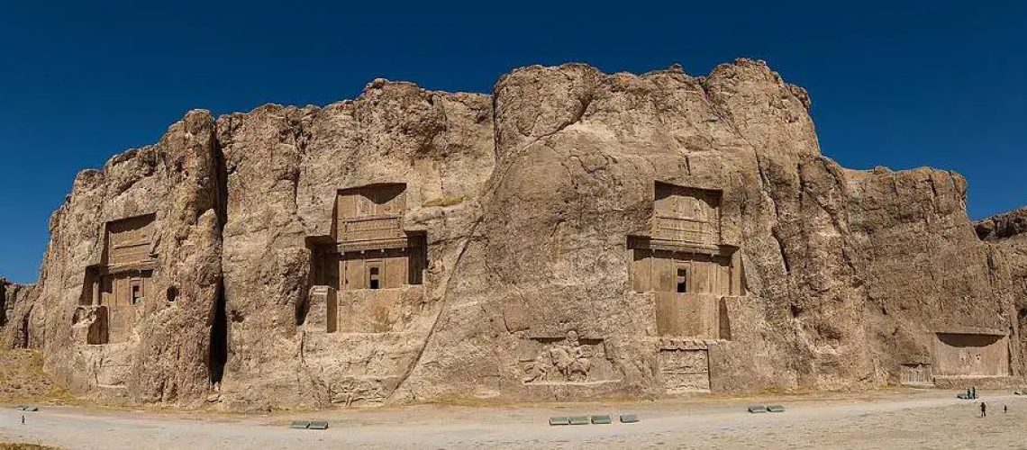 Naghsh-e_rostam_Iran_2016-09-24_DD_20-24_PAN.jpg