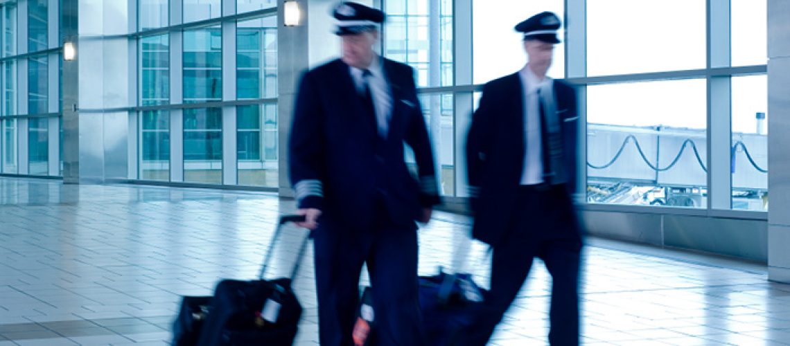 Pilot-Luggage-Airport-Walking.jpg