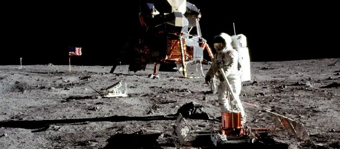 as11-40-5949b_0-1.jpg as11-40-5949b_0-1.jpg