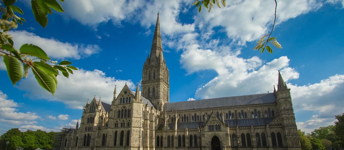 cathedral-1434706_1280.jpg