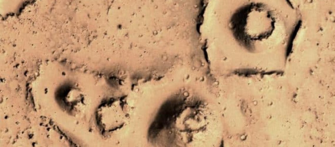 walled-city-on-Mars-2.jpg